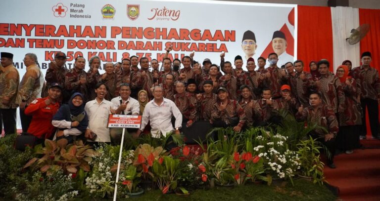 Gubernur Jawa Tengah Berikan Penghargaan Kepada 55 Pendonor Sukarela Kebumen